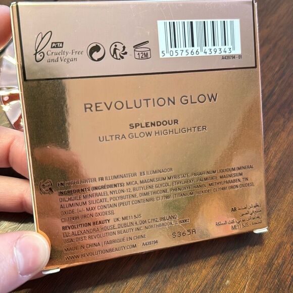 Revolution Ultra Glow Highlighter + Vivid + Stick + Jelly Pinks Tan - Picture 3 of 8